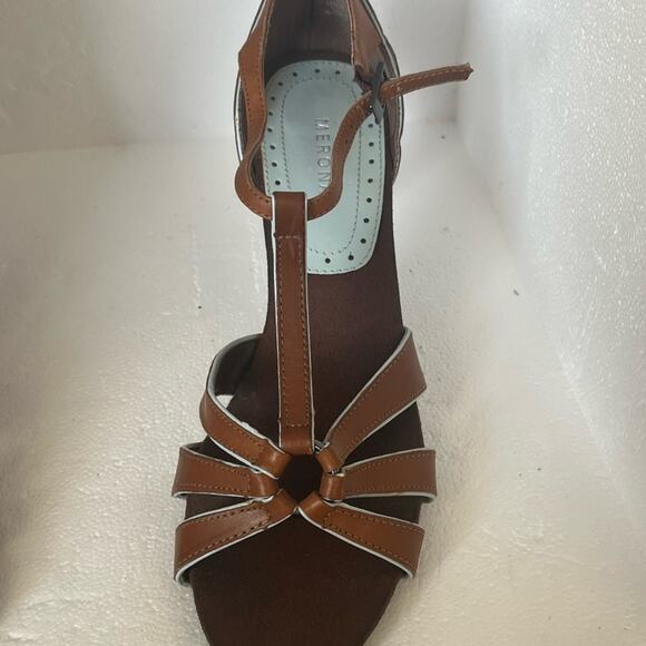 Merona Brown T-Strap Heeled Sandals - Size 9 - Picture 4 of 7